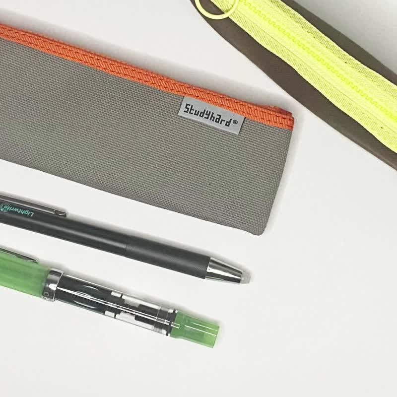 带可扩展角撑的大容量笔袋　夜光拉链式 - 铅笔盒/笔袋 - 棉．麻 灰色