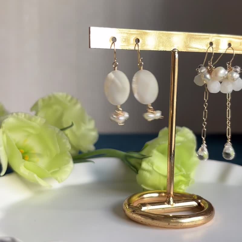 纯白古典浮雕耳环 14KGF 白贝壳 珍珠 Cameo 风格 耳夹 - 耳环/耳夹 - 宝石 白色
