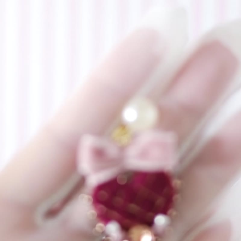 粉色爱心耳饰,手工刺绣,珠饰,日本制,独一无二,one of a kind - 耳环/耳夹 - 其他材质 粉红色