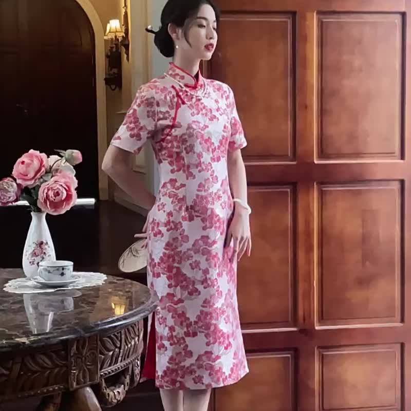 暗紅色 香欲染 中長款低開衩改良旗袍 復古風新中式訂婚敬酒服 - 旗袍 - 聚酯纤维 红色