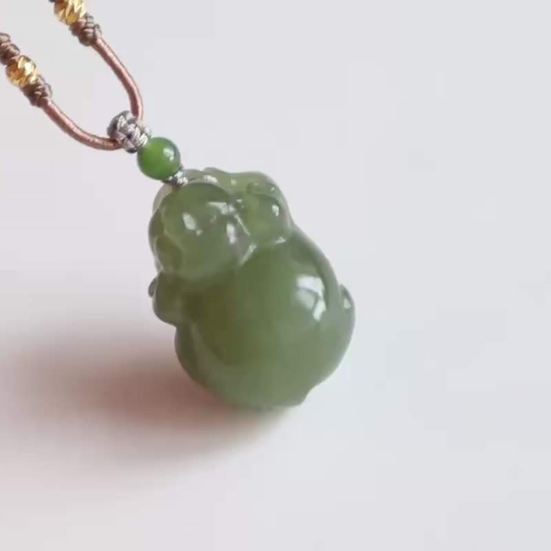 天然和田玉发财猪吊坠冰底湖水绿精工雕刻招财猪诸事皆顺生肖猪 - 项链 - 玉石 