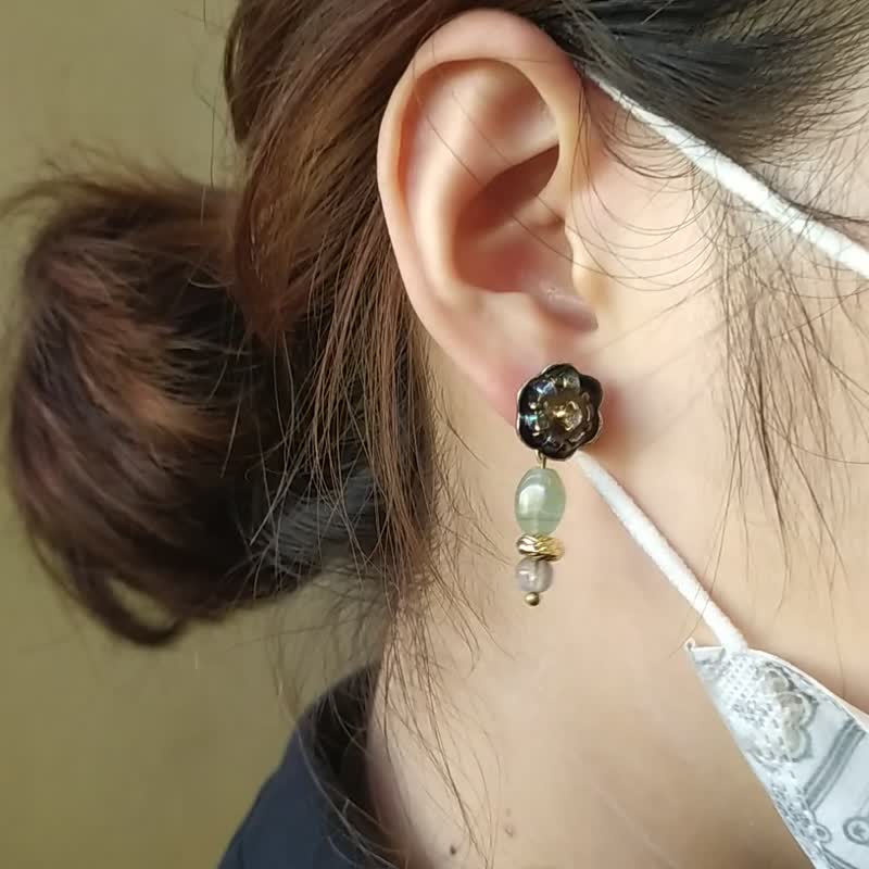 圆石小花月光 -  拉长石 天然石 黄铜玻璃耳环 耳饰 - 耳环/耳夹 - 半宝石 多色