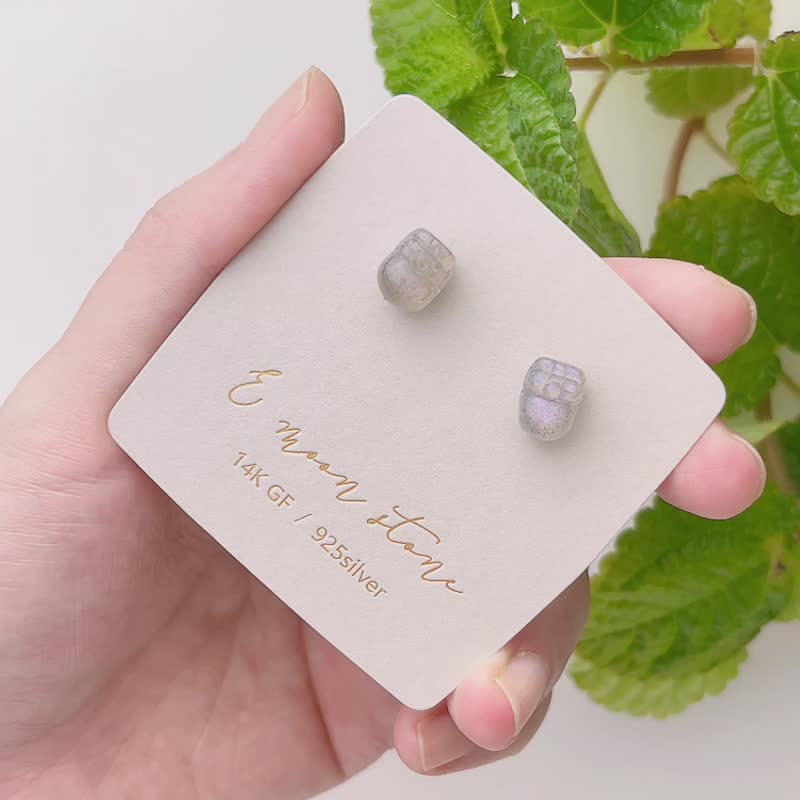 紫粉光拉长石迷你貔貅灵兽 耳针新年开运 - 耳环/耳夹 - 水晶 灰色