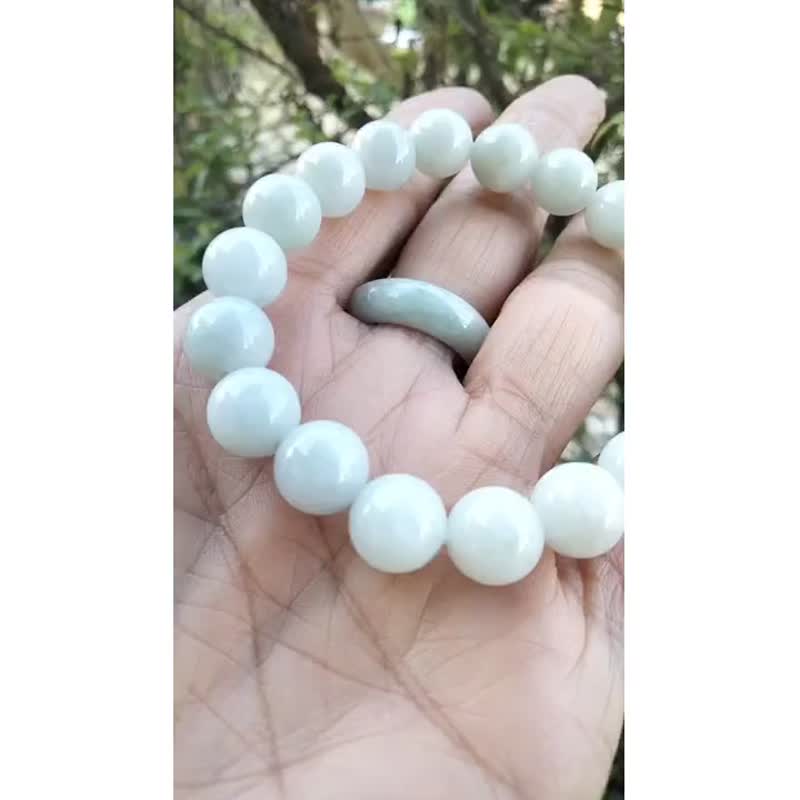 淡绿色调的白色玉珠手链，圆珠，缅甸天然A货玉石，9.9-10毫米。 - 手链/手环 - 宝石 白色