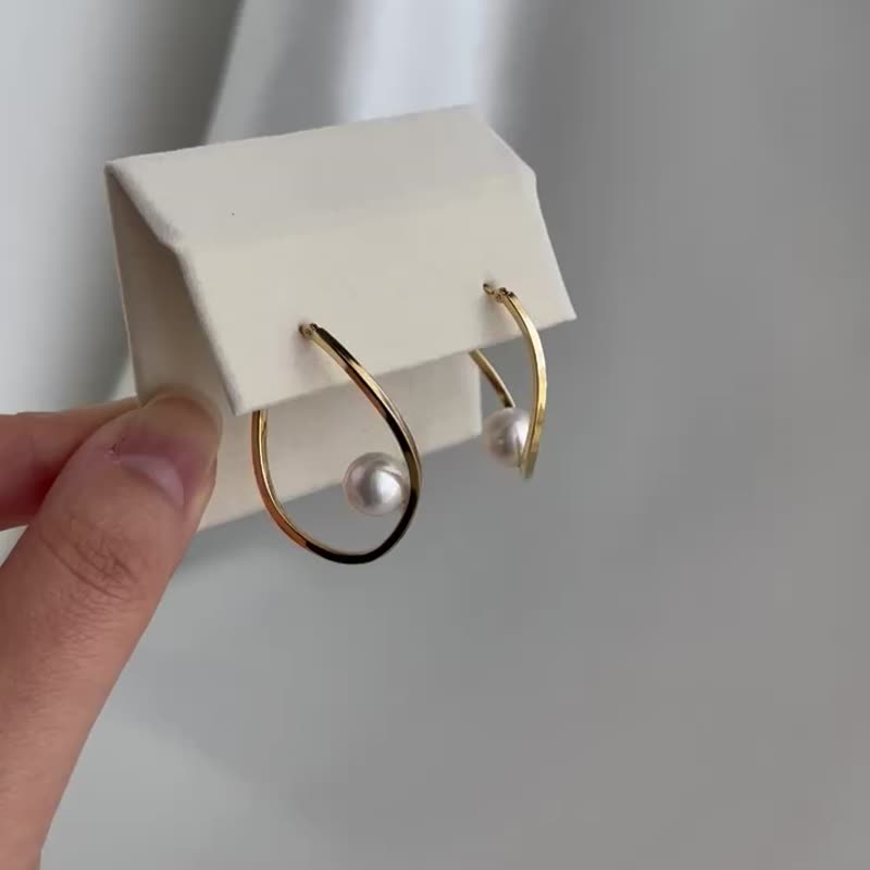 日本直送  8mm Akoya海水珍珠立体耳环 耳圈 18k金 匠人手作 - 耳环/耳夹 - 珍珠 白色
