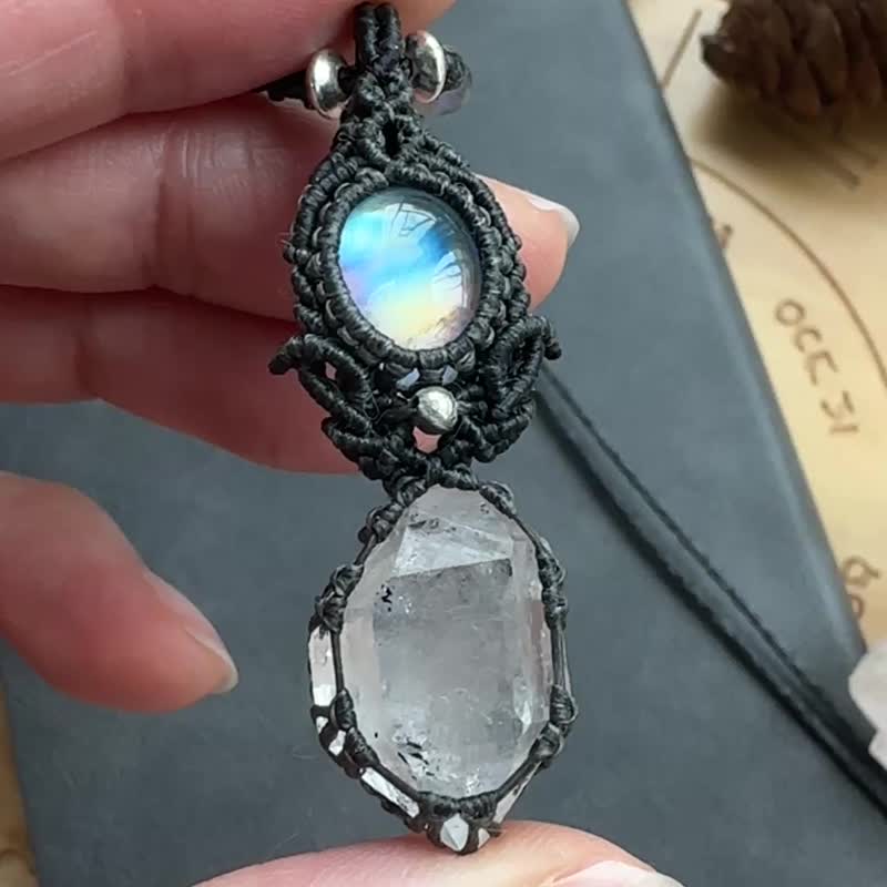 N1206 民族风蜡线编织 月亮石 闪灵钻 银珠项链 (可调长度) - 项链 - 宝石 灰色