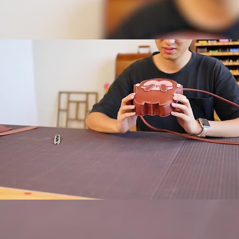 蠢小鱼迷你卡通包斜背包真皮包diy手工材料包侧背包单肩包 - 侧背包/斜挎包 - 真皮 咖啡色
