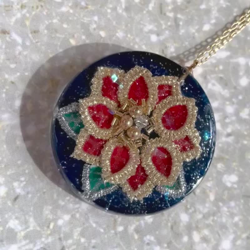 一品红雪花项链　深蓝色　红色和绿色 - 项链 - 树脂 红色