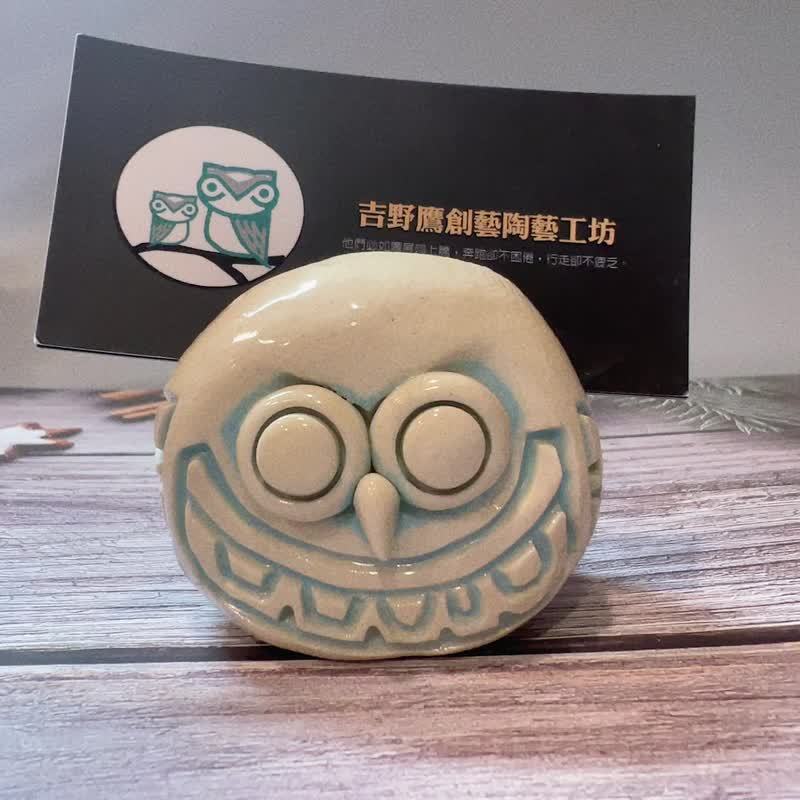 雏田白眼鹰│吉野鹰x猫头鹰手作陶名片座 名片架 - 名片架/名片座 - 陶 白色