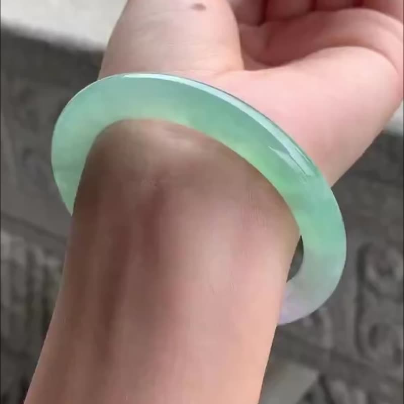 冰种翡翠天然翡翠玉镯 A玉手镯 玉鈪 • 冰种春带彩翡翠圆镯 - 手链/手环 - 玉石 绿色