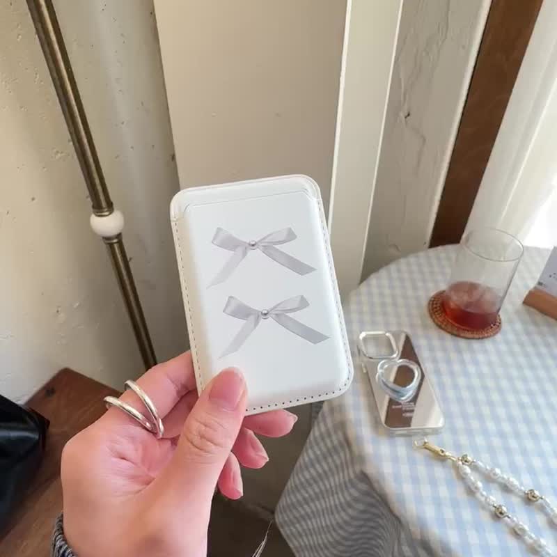 Tied with Love 蝴蝶结 MagSafe 超强磁吸皮革卡套 - 手机配件 - 人造皮革 白色