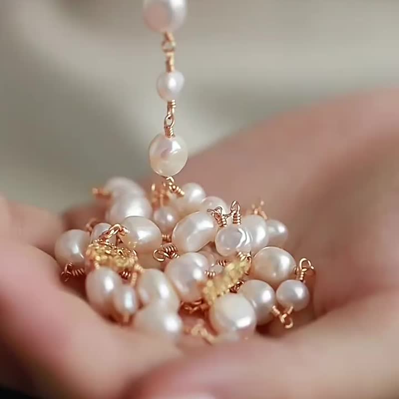 山茶花巴洛克天然珍珠長項鏈 可叠戴設計高端氣質毛衣鏈秋冬輕奢 - 项链 - 珍珠 白色