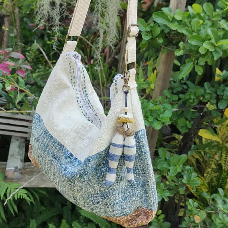 Narak Handwoven Shoulder Bag with Little Fish Hanging - 手提包/手提袋 - 棉．麻 蓝色