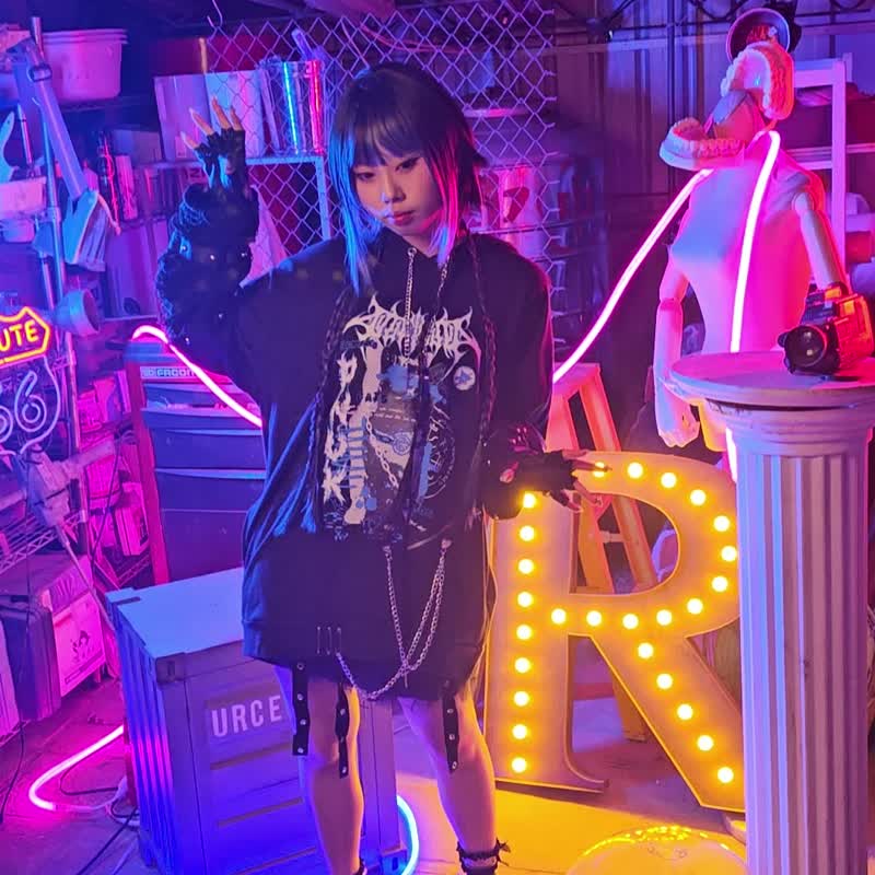 原创庞克电音猫银链十字架吊饰铆钉猫耳朵可拆袖连帽T恤【JJ2482 - 中性连帽卫衣/T 恤 - 棉．麻 