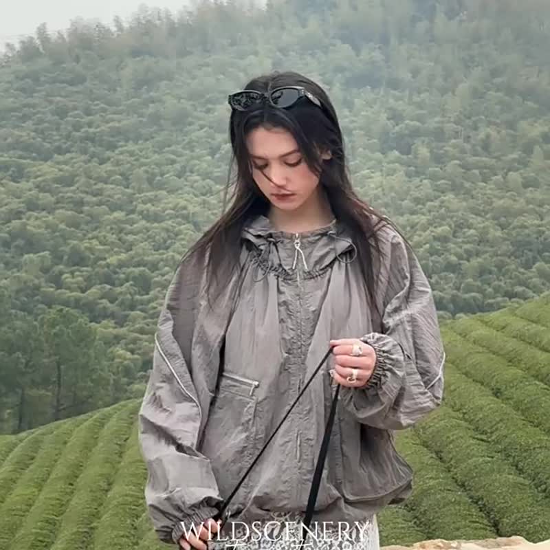 2顔色 輕履山野 戶外輕薄防水連帽工裝夾克 設計感拼接外套 - 女装休闲/机能外套 - 其他人造纤维 灰色