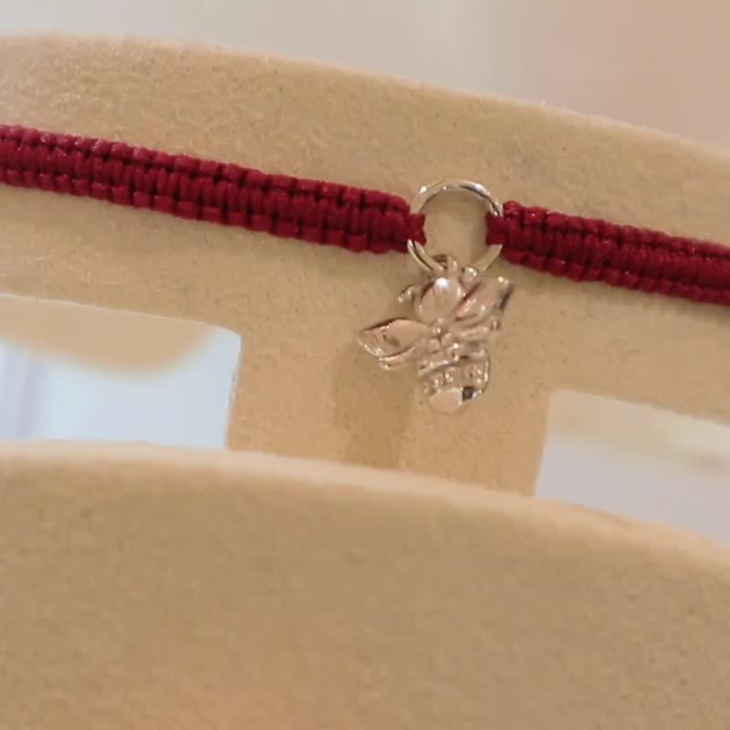 925 SILVER-小蜜蜂-全手工编织幸运手绳。红色。可自由调节 - 手链/手环 - 纯银 红色