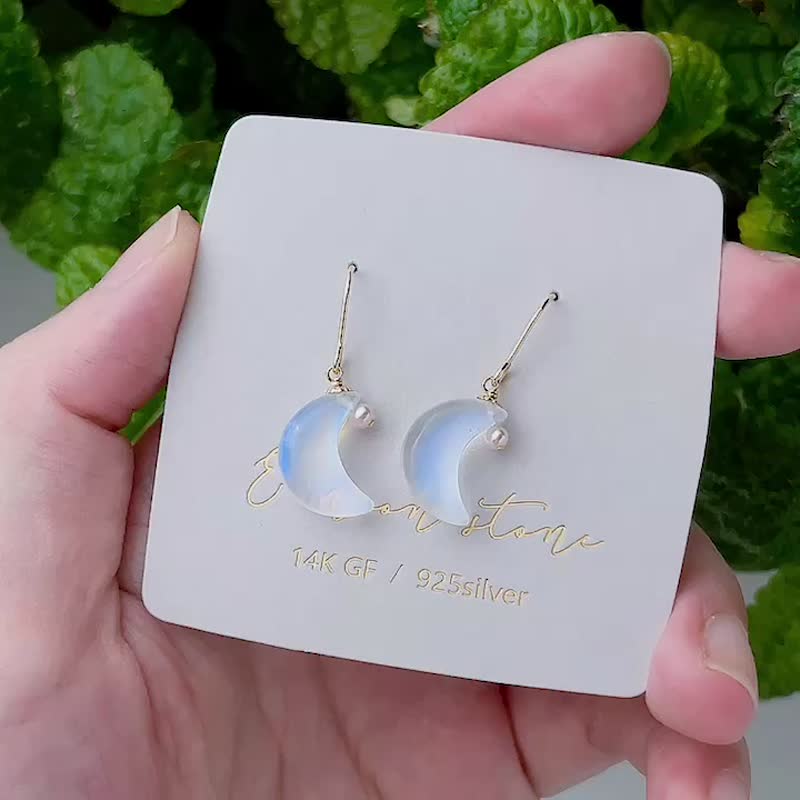 奶油蓝晕月亮 月光石耳环 月牙14K - 耳环/耳夹 - 水晶 蓝色