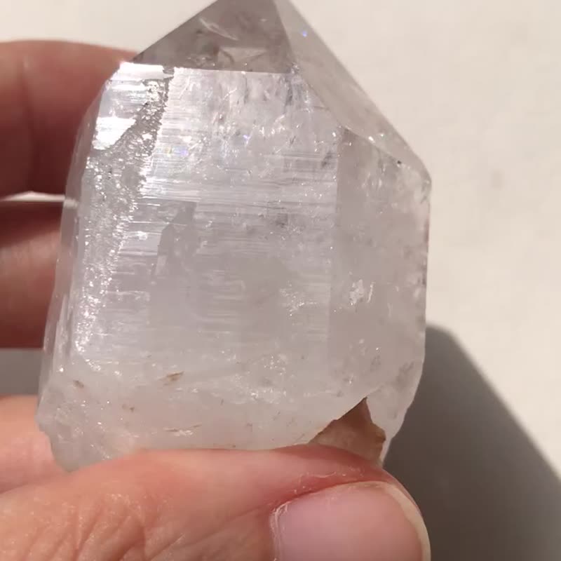 金口河 爆彩虹星光 浮生白水晶簇 六棱柱 手握 手把玩 天然原石 - 摆饰 - 水晶 透明