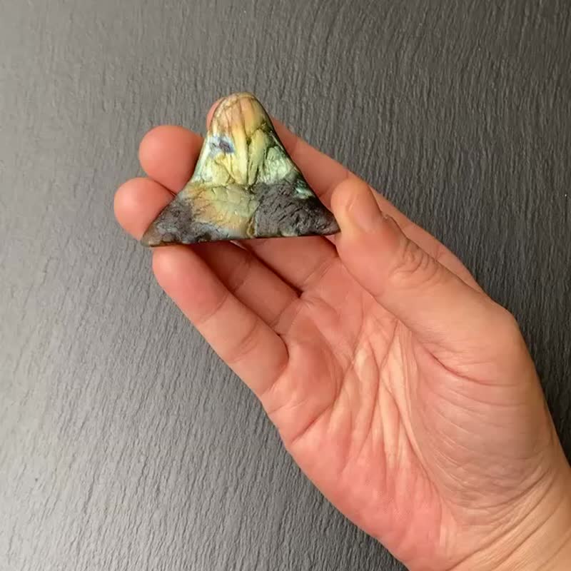 天然原矿极光晕光山形拉长石 疗愈 财运 旺姻缘 提升个人魅力 - 摆饰 - 水晶 多色