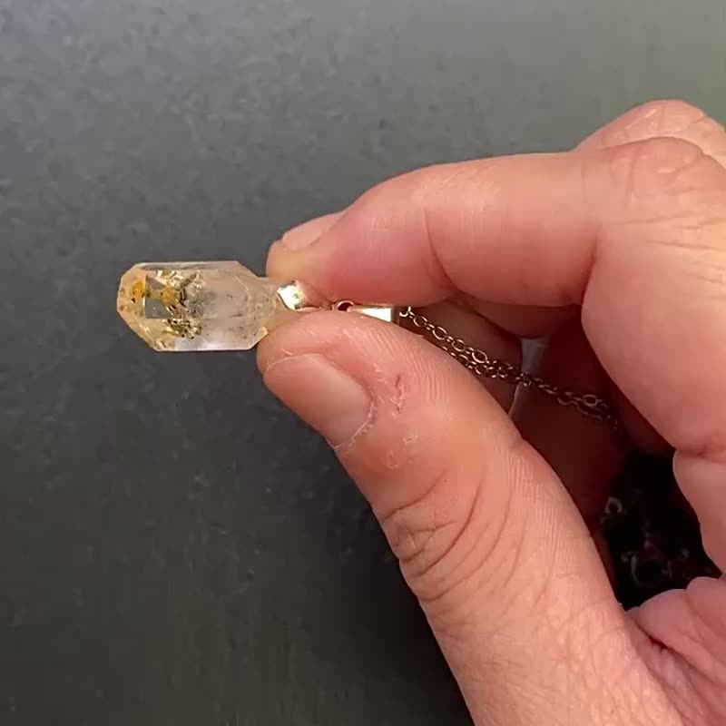 能量原石-天然冰透体油胆红泥骸骨小权杖925纯银钛钢项链 - 项链 - 水晶 多色