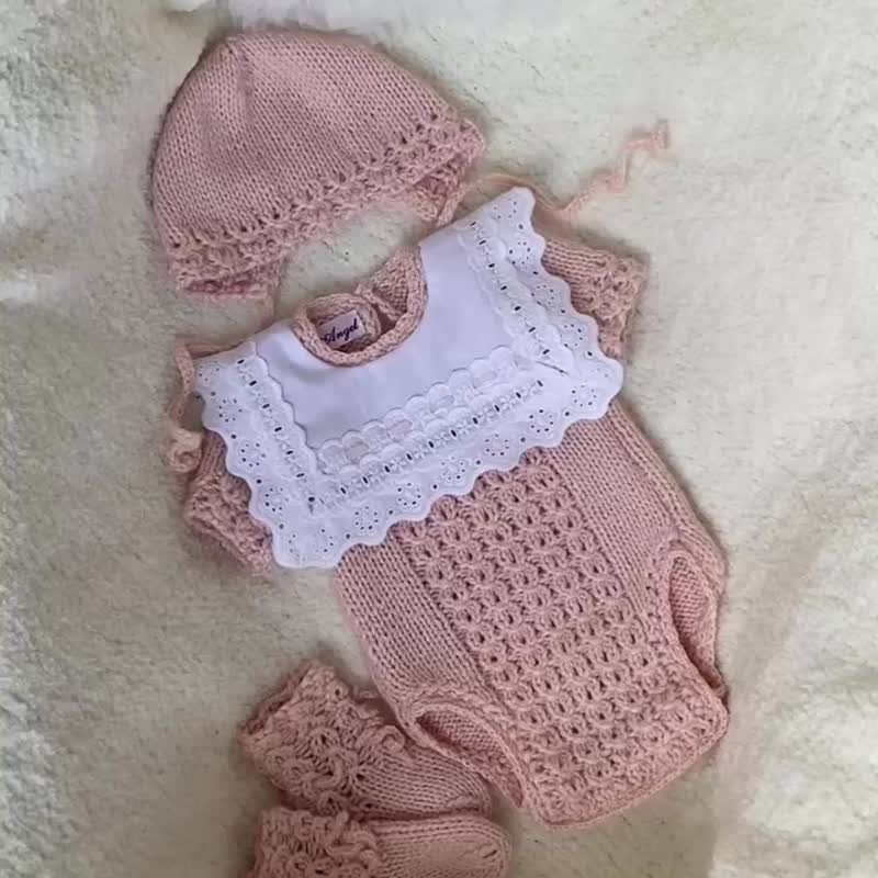 Hand knit pink outfit for baby girl: romper, hat, socks. Take home outfit. - 包屁衣/连体衣 - 其他材质 粉红色
