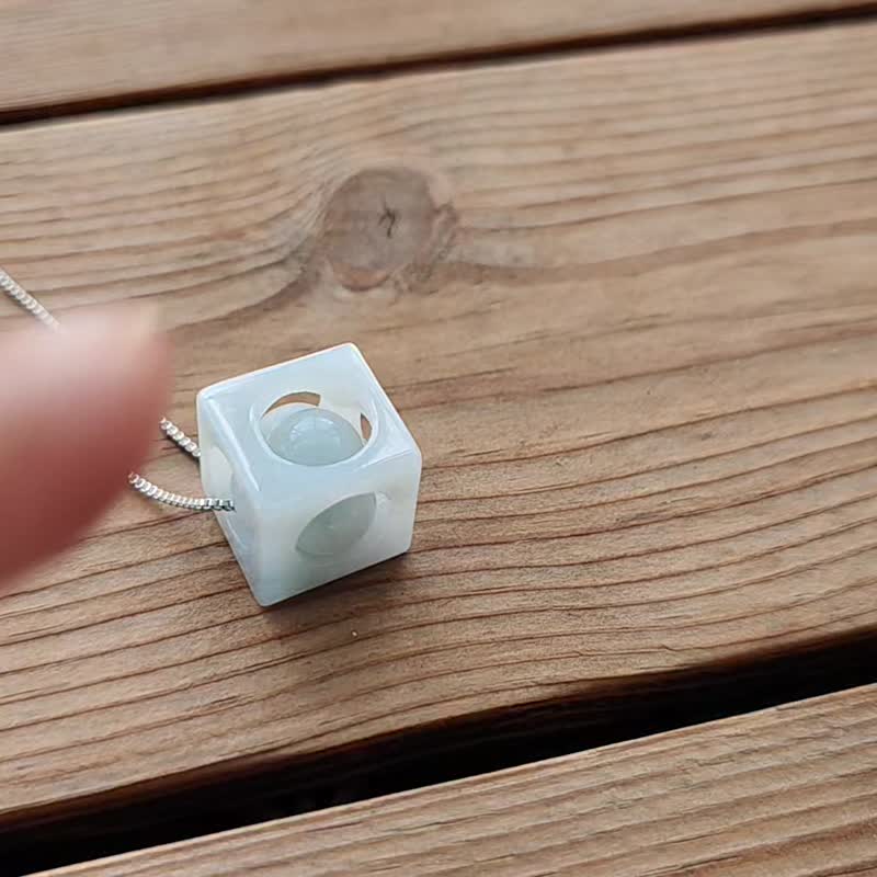 【亲翠】天然翡翠 冰晴七巧玲珑中间花珠纯银锁骨链 - 项链 - 玉石 多色