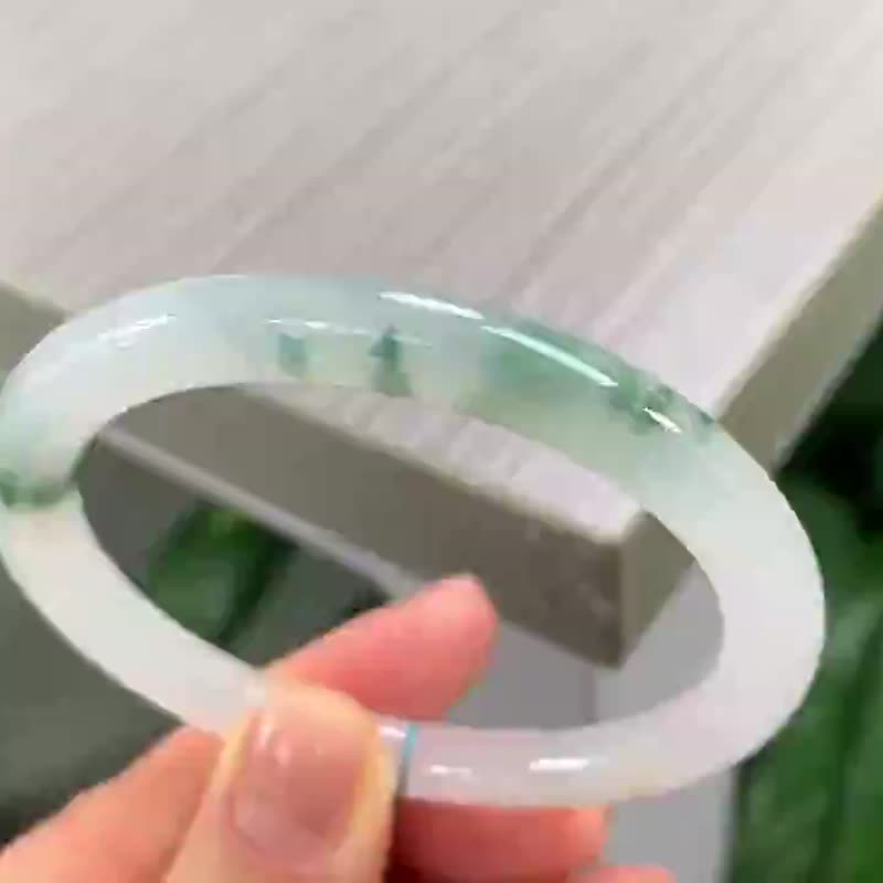 冰种玉镯 天然翡翠玉镯 A玉 手镯 • 冰种飘花翡翠圆镯 - 手链/手环 - 玉石 白色