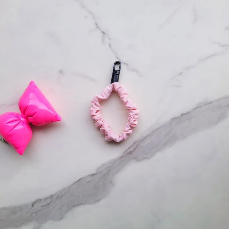 弹性可调节可拆式蝴蝶结手腕挂绳 手机手腕绳 手腕绳 5色 淡奶油 - 挂绳/吊绳 - 其他人造纤维 白色