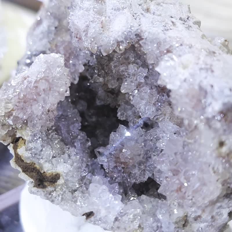 天然粉红色紫晶晶簇|异爆晶洞|闪闪钻石的水晶|含水晶座 - 摆饰 - 水晶 紫色