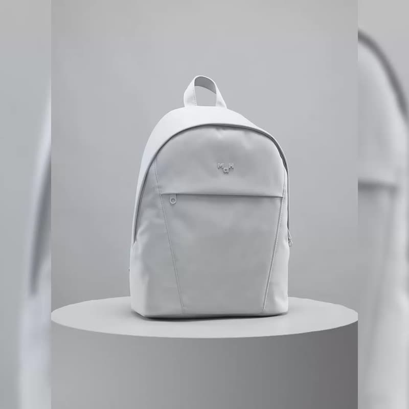 MAH 3144 C-600系列防水后背包轻量双肩包学生笔电包13英寸 - 后背包/双肩包 - 聚酯纤维 黑色
