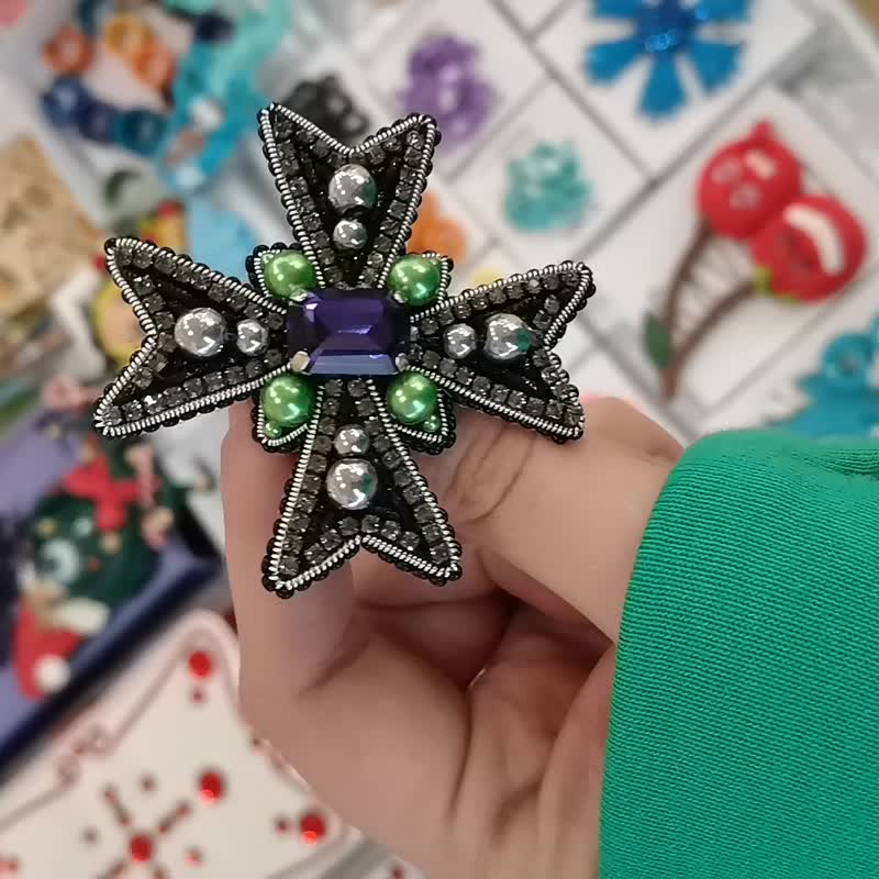 Brooch order cross with crystals and crystal pearls - 胸针 - 玻璃 多色