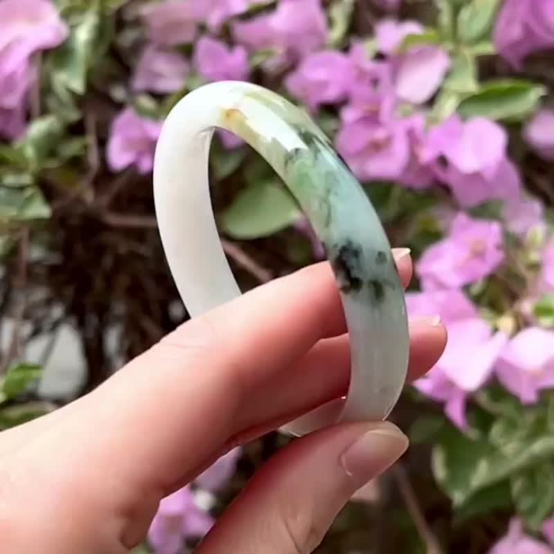 天然翡翠 缅甸 A玉 玉镯 • 水墨飘花白底青翡翠福镯 - 手链/手环 - 石头 白色