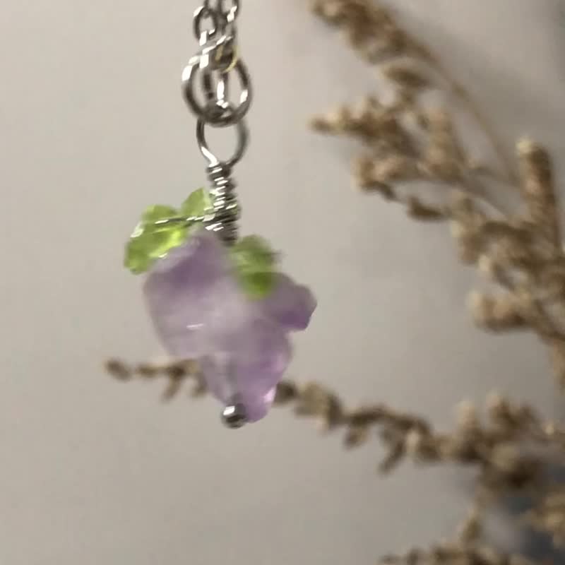紫水晶原矿葡萄项链坠 紫芽花 橄榄石 手作饰品 不锈钢项链 - 项链 - 不锈钢 紫色