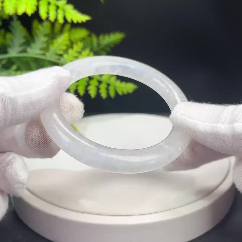 精品 蓝月光石手镯 55MM 冰透蓝光圆条共生碧玺 内心平静精神成长 - 手链/手环 - 宝石 蓝色