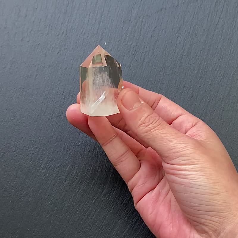 能量摆件-天使之翼 天然冰透可爱胖胖蓝针白水晶能量柱 冥想 疗愈 - 摆饰 - 水晶 白色