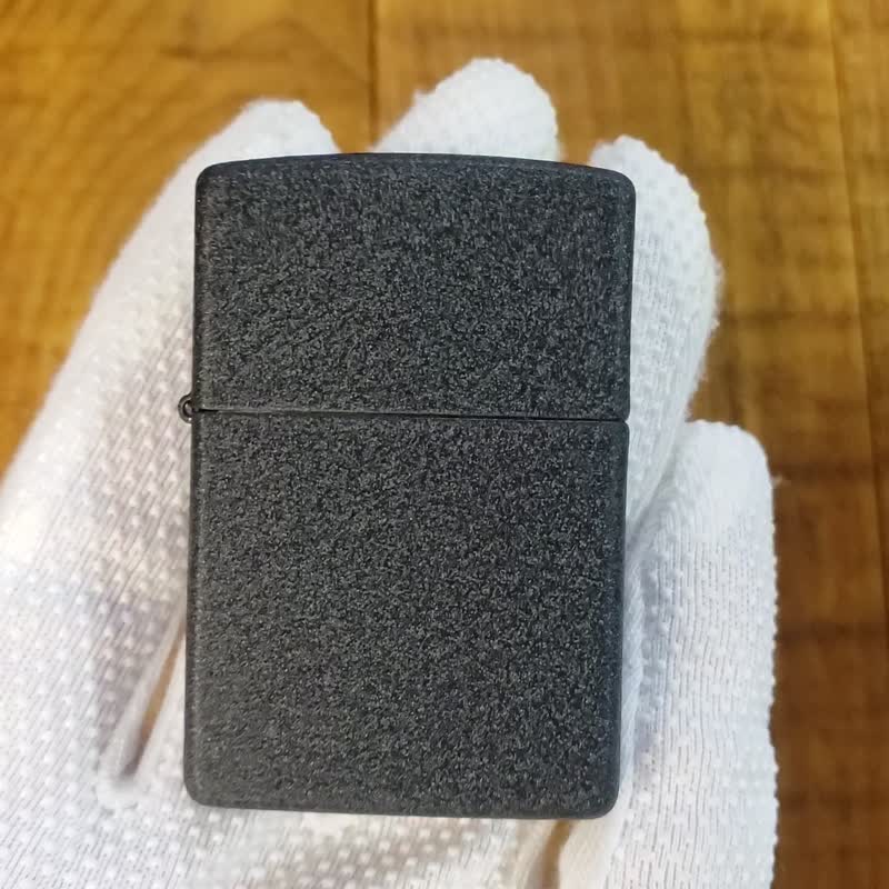 【ZIPPO官方旗舰店】黑裂漆(素面)防风打火机 236 - 其他 - 铜/黄铜 黑色
