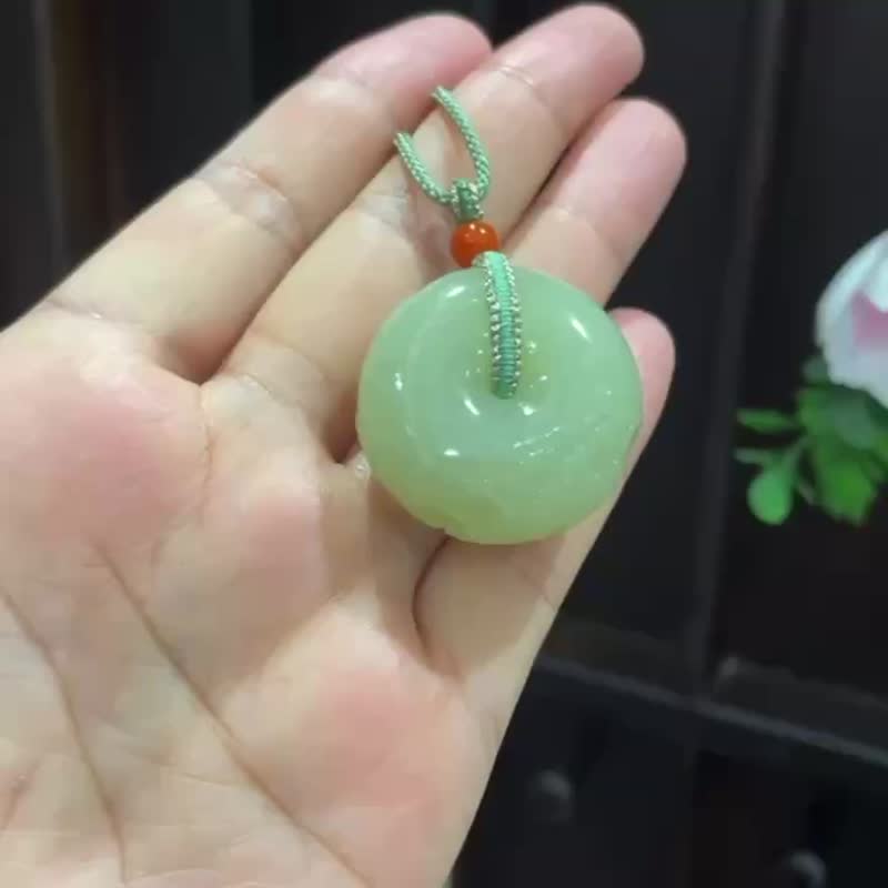 秒杀价 天然和田玉黄口雕花面包圈吊坠 雕工精致 - 吊饰 - 玉石 