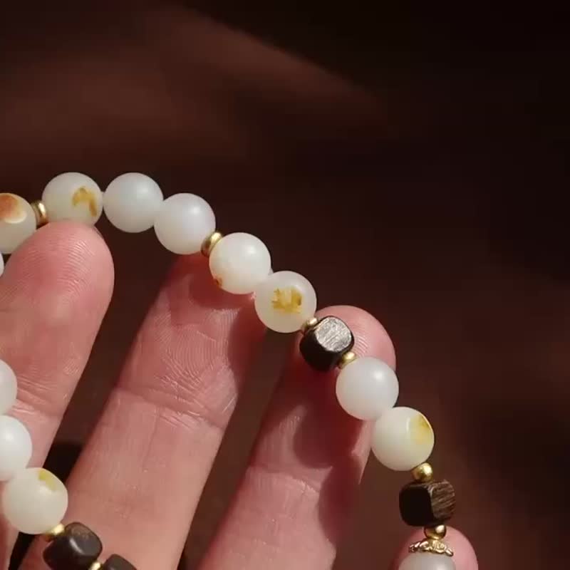 天然和田玉羊脂玉手链 珠子圆润 脂份好 柔光工艺带皮色搭配沉香 - 手链/手环 - 玉石 