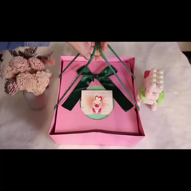 【蛇年限定】金蛇献瑞-启蒙玩偶+安抚娃娃+啃咬围兜+十层纱万用巾 - 满月礼盒 - 聚酯纤维 黄色