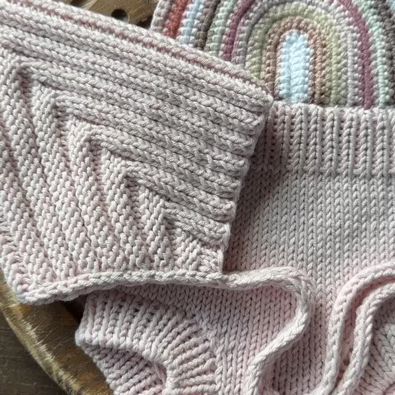 新生儿女孩粉红连身衣带帽：小女孩的完美服装 - 婴儿饰品 - 其他金属 粉红色