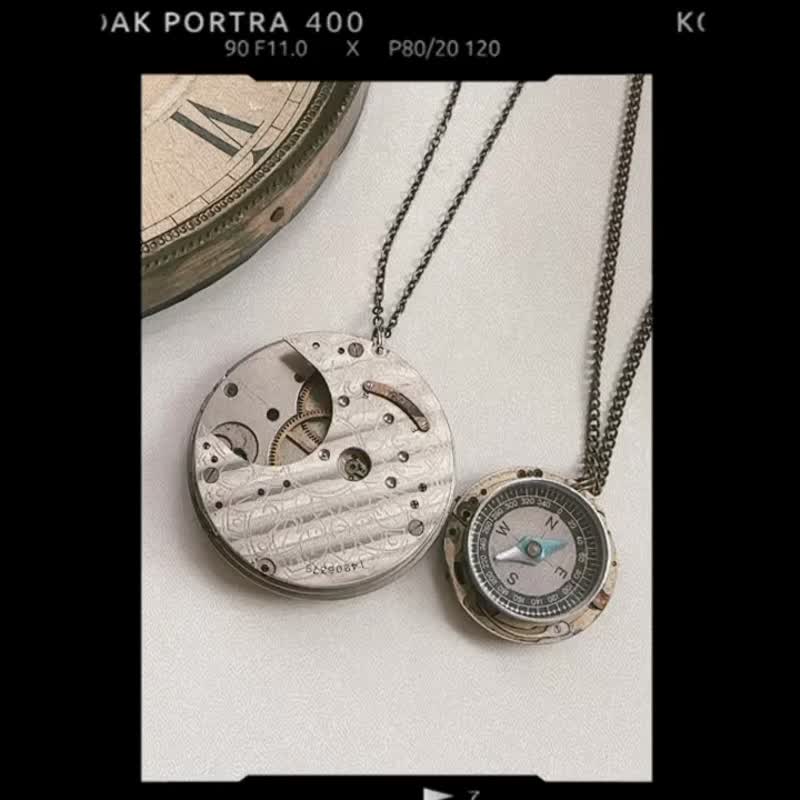 Moon adventures 古怀表指北针 - 项链 - 其他金属 银色