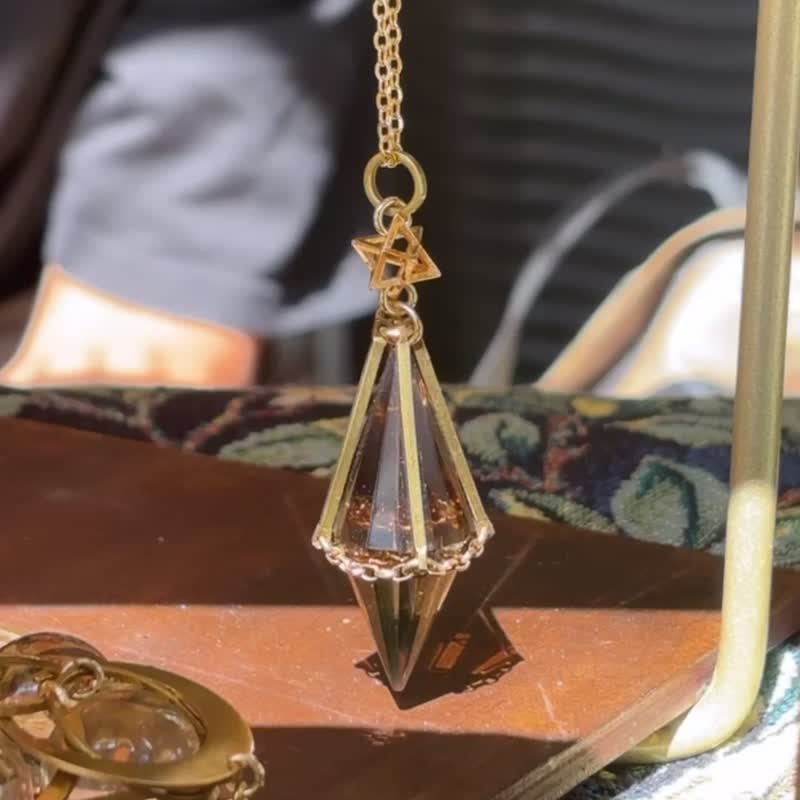 茶晶灵摆项链 皮绳 水晶颈链 男友礼物 中性饰物 - 项链 - 铜/黄铜 金色