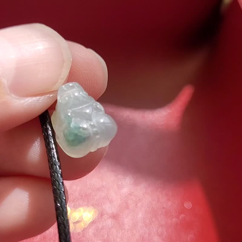 亲翠 天然翡翠 冰飘花西洋梨胖屁股JLO貔貅皮绳锁骨链 - 锁骨链 - 玉石 多色