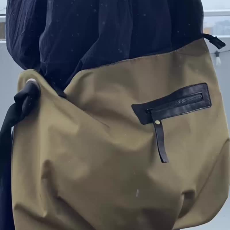 【L尺寸】防泼水尼龙 米色 超大肩背包 A4收纳空间 可加购姓名压印 - 侧背包/斜挎包 - 防水材质 卡其色
