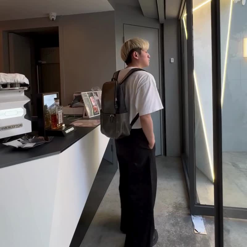 交换礼物 HATTORI服部 MF背包 银灰色 - 后背包/双肩包 - 真皮 灰色