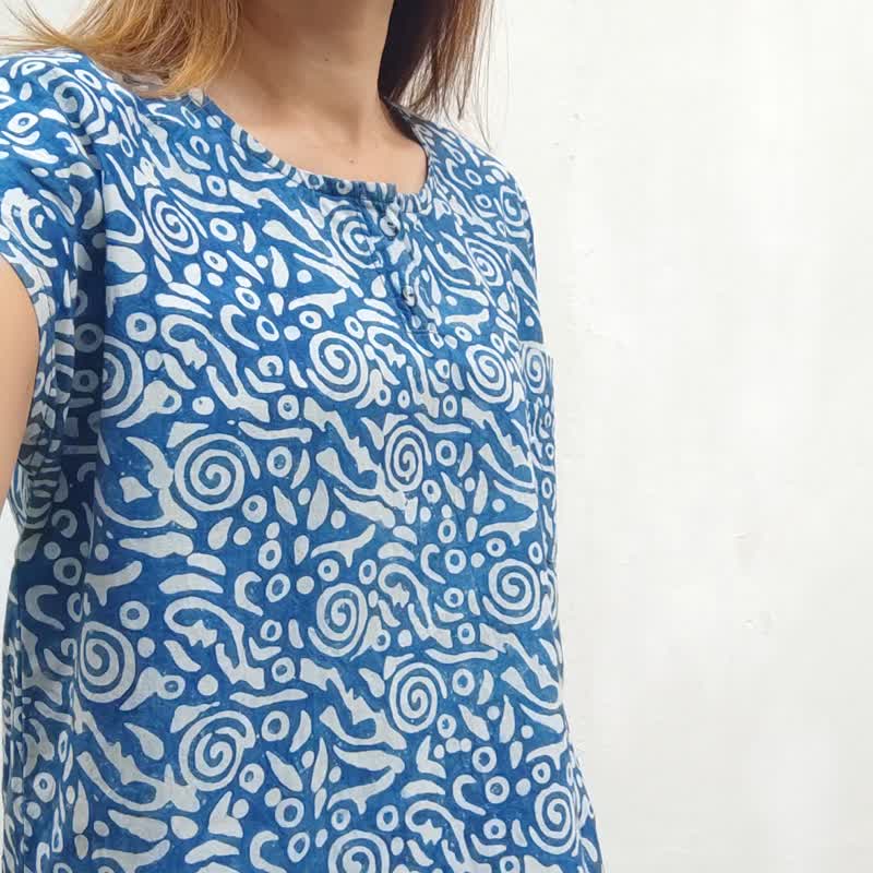 Batik Circle - 短袖轻薄棉质夏季上衣 - 女装上衣 - 棉 蓝色