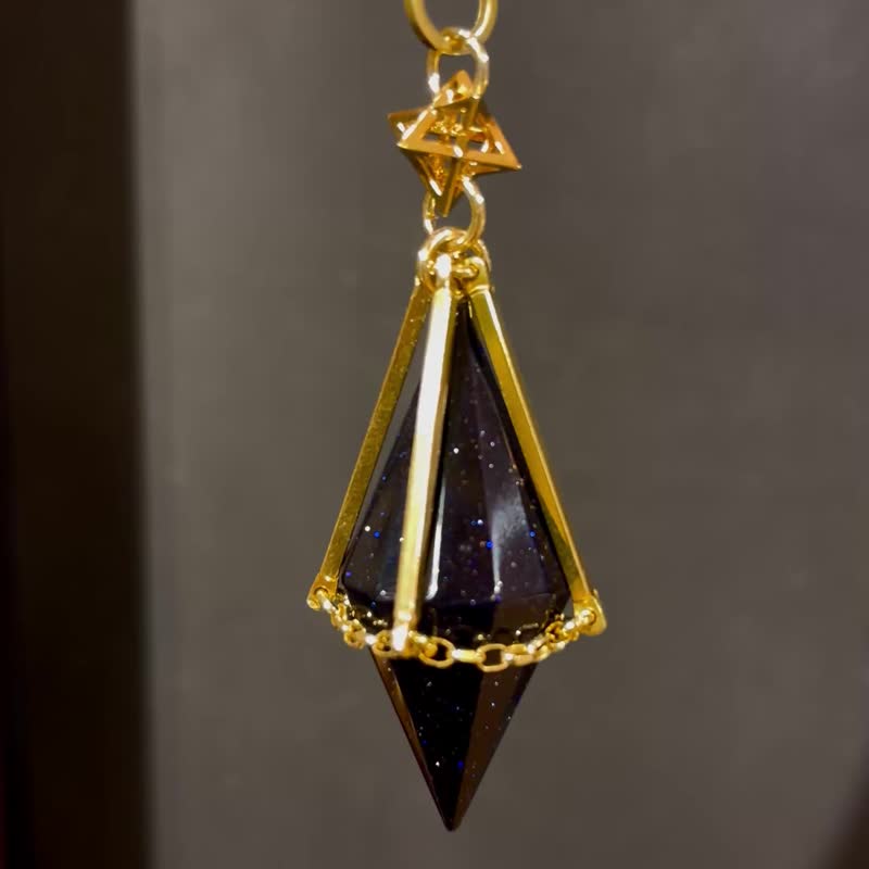 【Sacred Bonding】水晶 灵摆 项链 蓝砂石 黄铜 皮绳 水晶颈链 - 项链 - 其他金属 蓝色