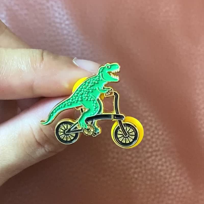 Cycle Rex 珐琅别针 – 送给骑乘者的礼物 – 自行车别针 – Foldie 别针 - 徽章/别针 - 其他金属 多色