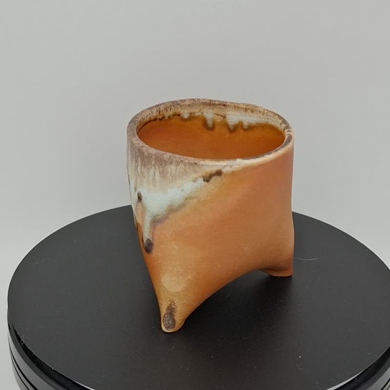 金燦燦三足柴燒杯 - 茶具/茶杯 - 瓷 