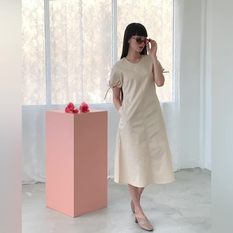 BIRUCHU A-LINE COTTON DRESS - 香草奶油色 棉麻 穿搭 短袖洋装 - 洋装/连衣裙 - 棉 